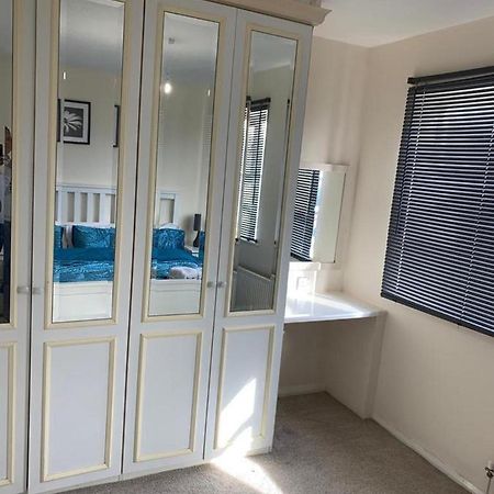 Charming 2-Bed House In London Villa Bagian luar foto