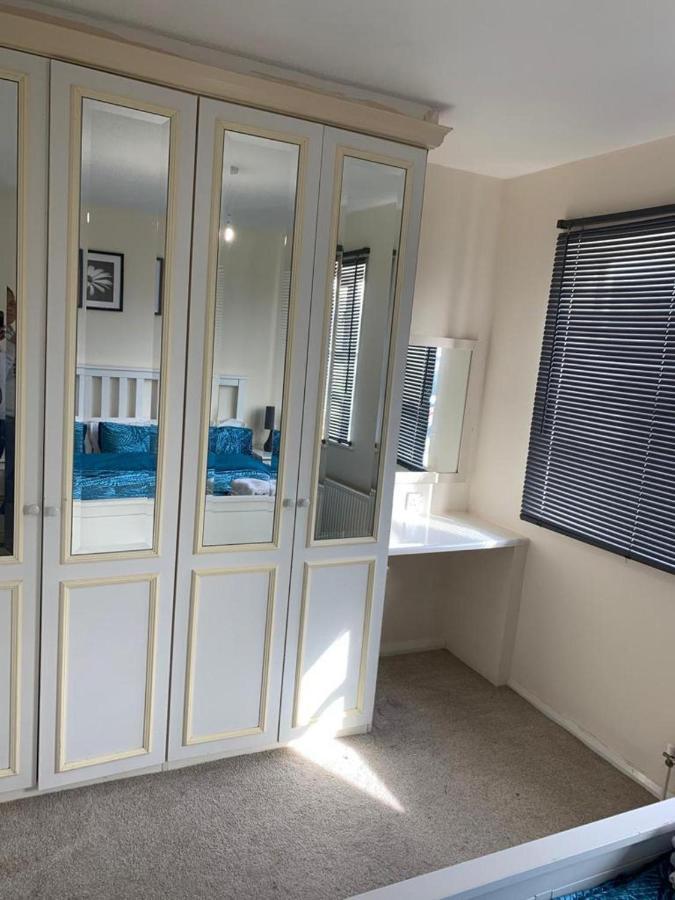 Charming 2-Bed House In London Villa Bagian luar foto